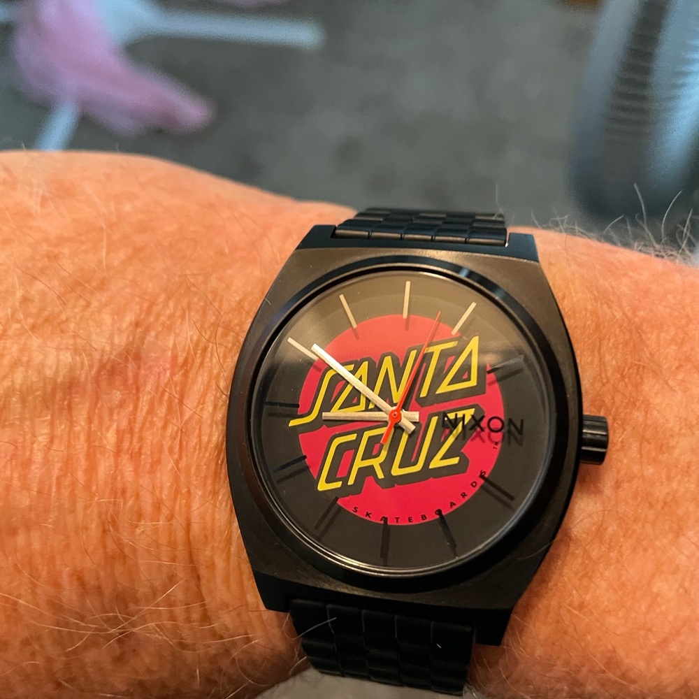 Santa Cruz / Nixon time teller